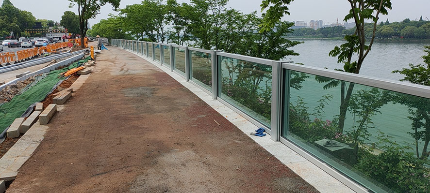 4.25玻璃防洪墙图88xiugaiwan.jpg